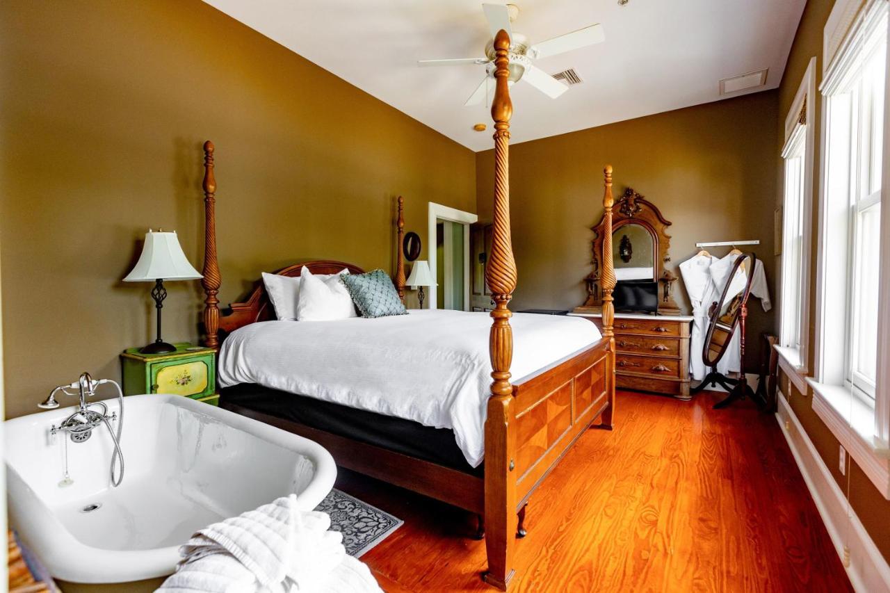 Southern Charm In The Camellia Rose Inn Gainesville Eksteriør bilde