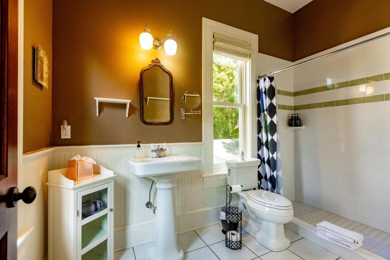 Southern Charm In The Camellia Rose Inn Gainesville Eksteriør bilde